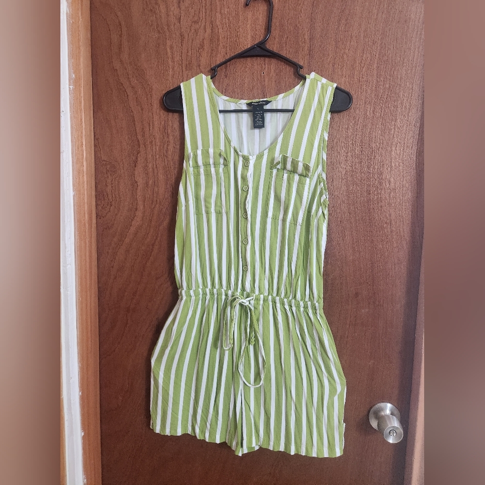White and Green Lime Romper Size Large 100% Rayon